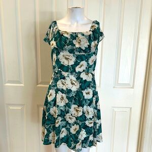 Floral Green Dress size M